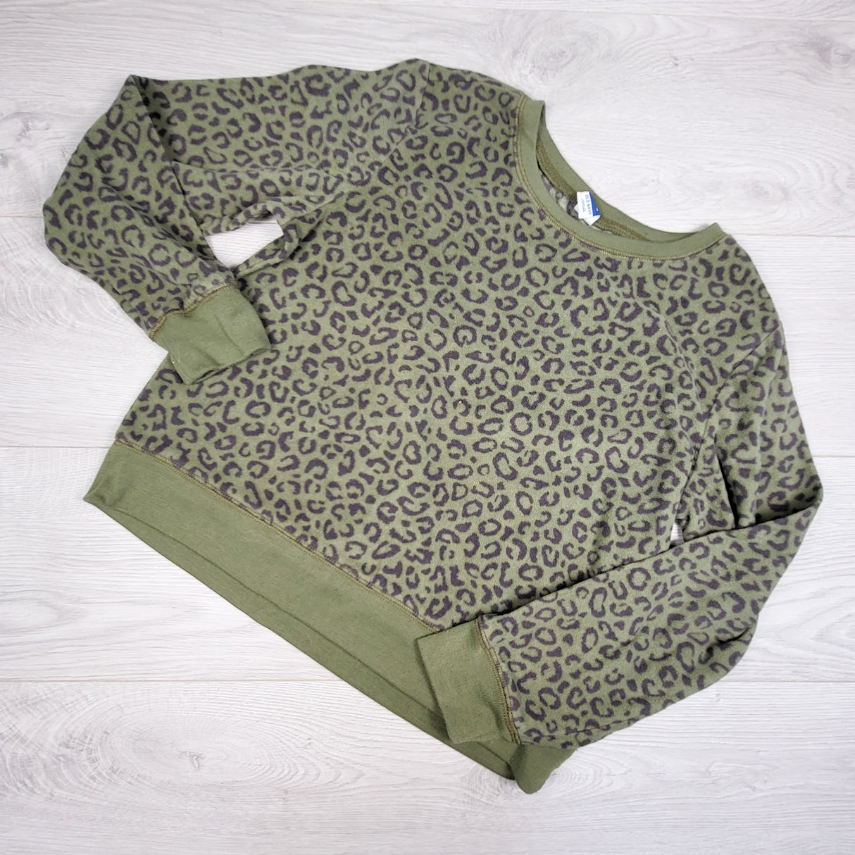 Old Navy green leopard print fleece pullover. Size 14/16