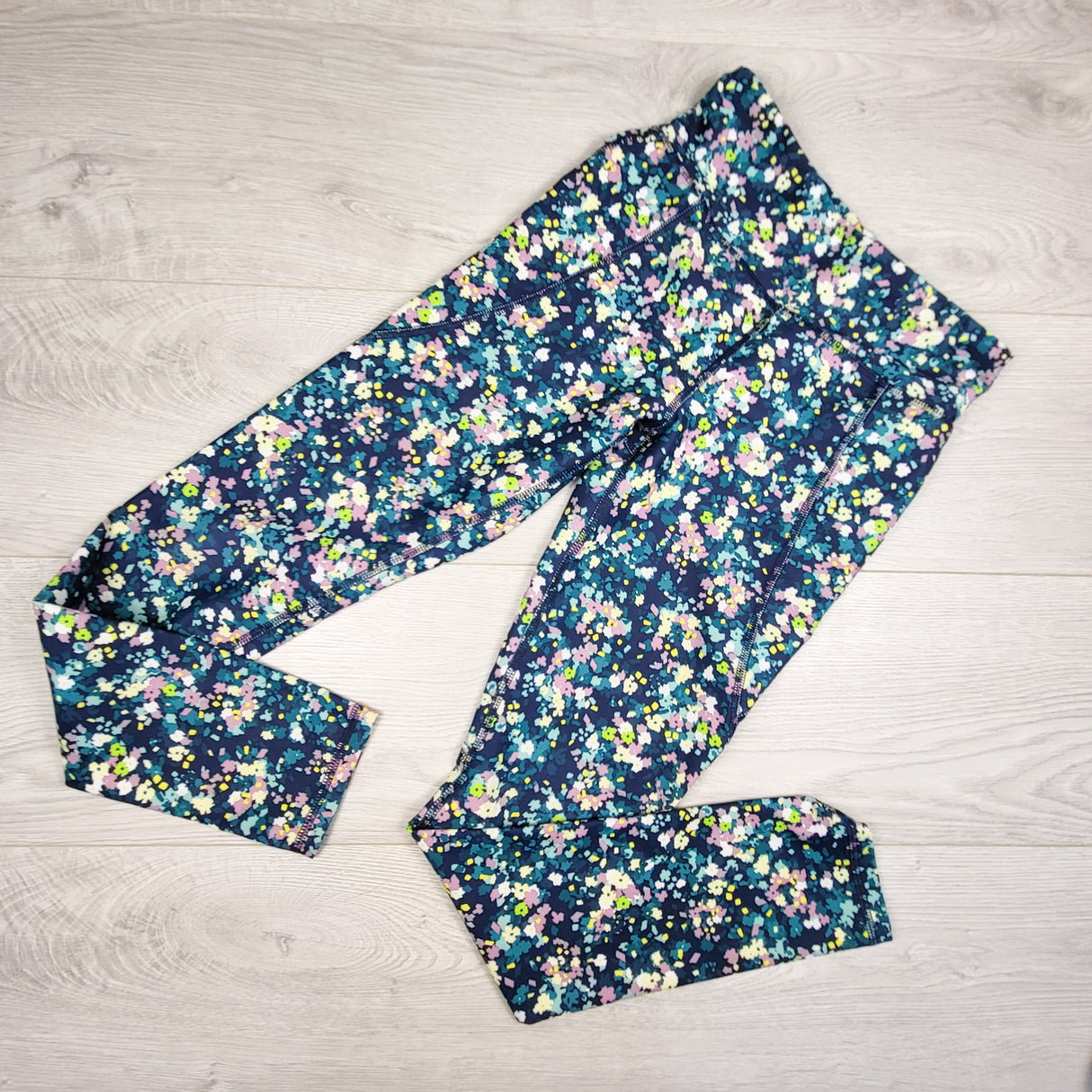 Old Navy teal patterned active leggings. Size 14/16