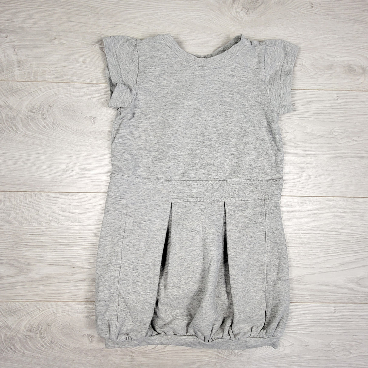 Peekabo Beans grey pleated dress with bubble hem. Size 4T