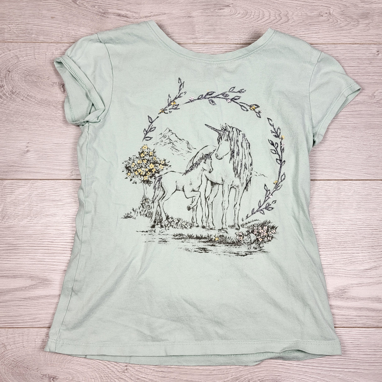 Gap mint t-shirt with unicorns. Size medium (8) - AS IS