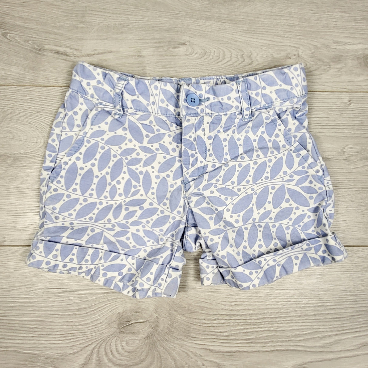 Gap blue patterned cuffed twill shorts. Size 6