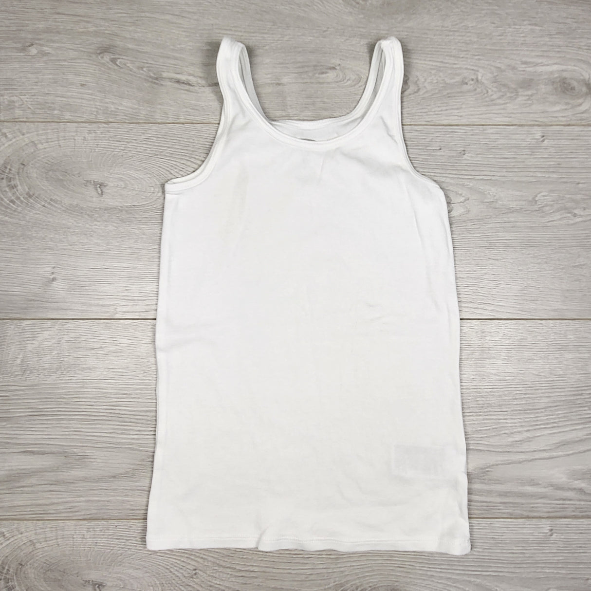 Old Navy white fitted tank top. Size 8
