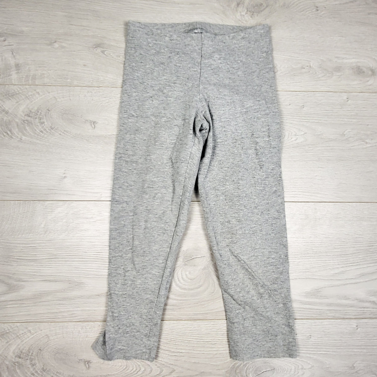Old Navy grey capri leggings. Size 8