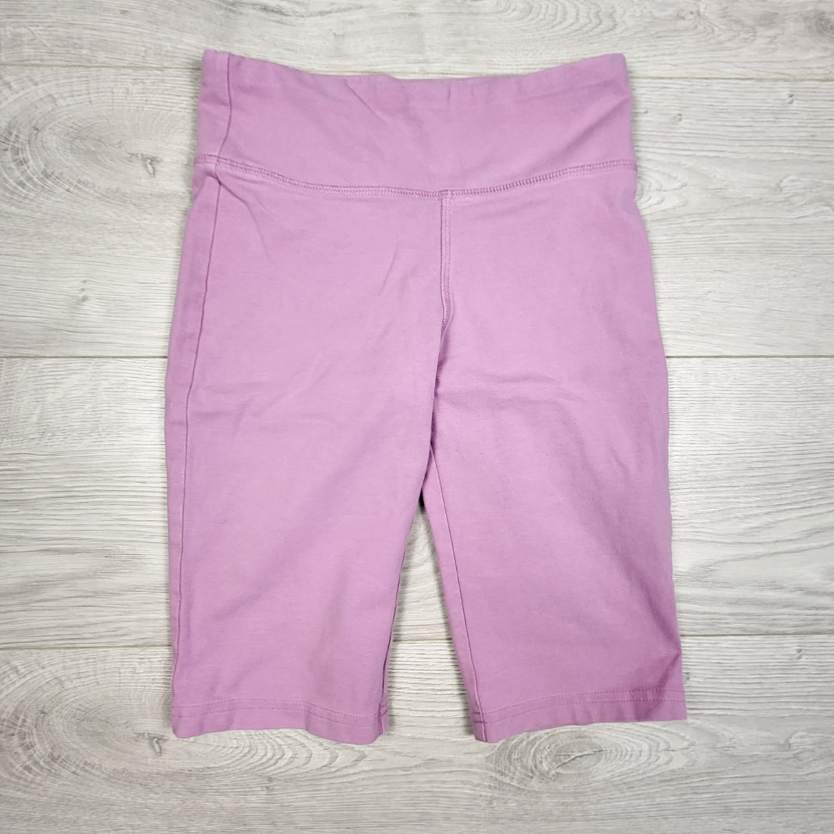 Peekaboo Beans purple legging shorts. Size 8