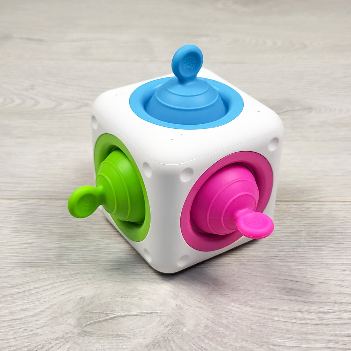 Fat Brain Toys Tugl Cube toy