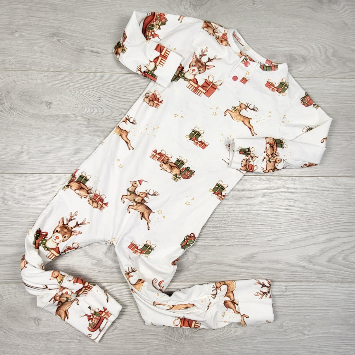 Snuggle Hunny white holiday themed sleeper. Size 2T