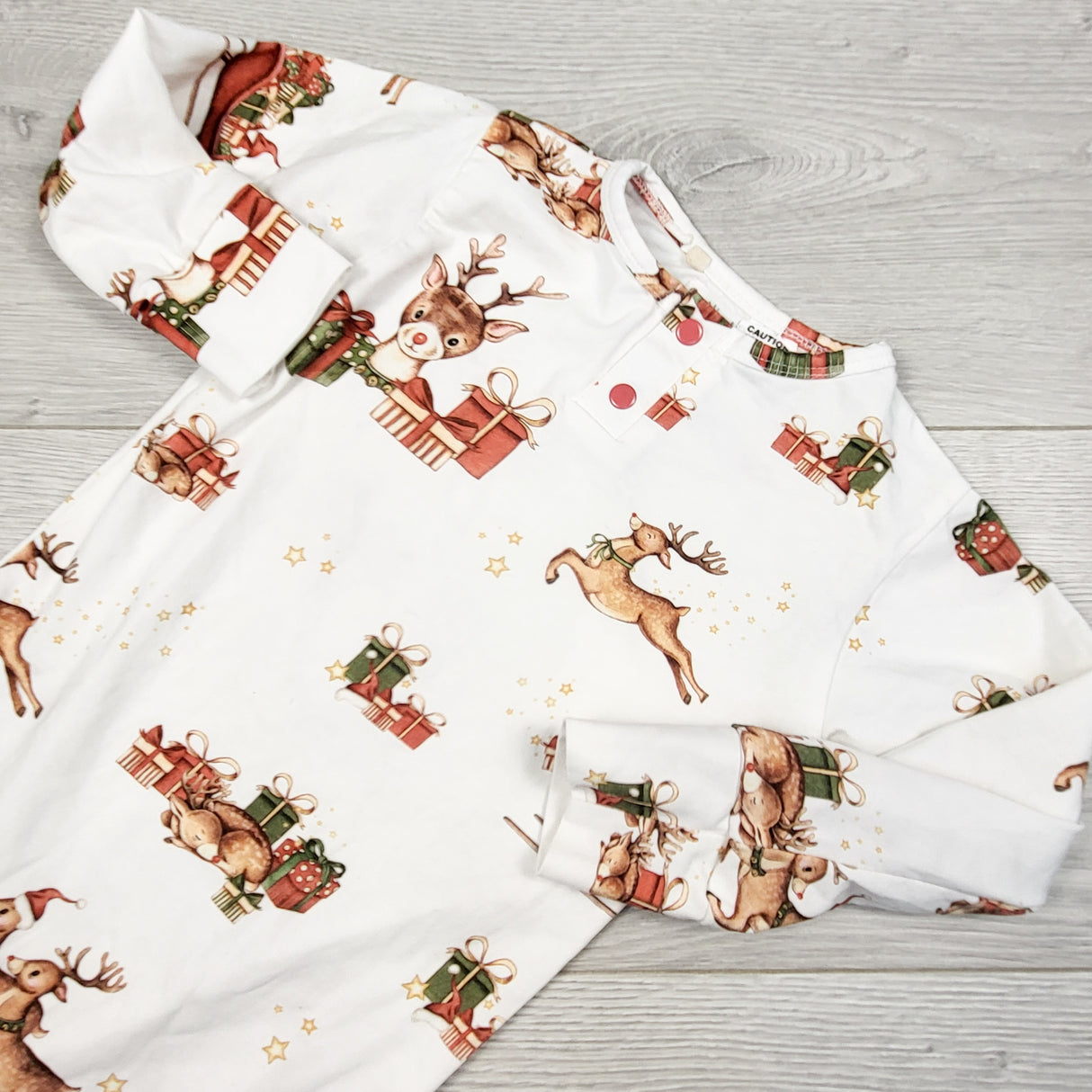Snuggle Hunny white holiday themed sleeper. Size 2T