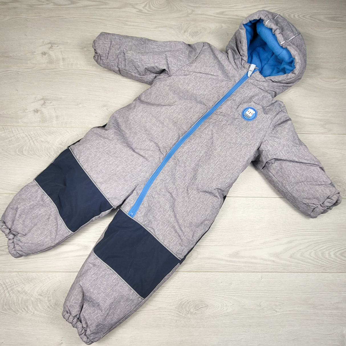George grey fleece lined snowsuit. Size 3T