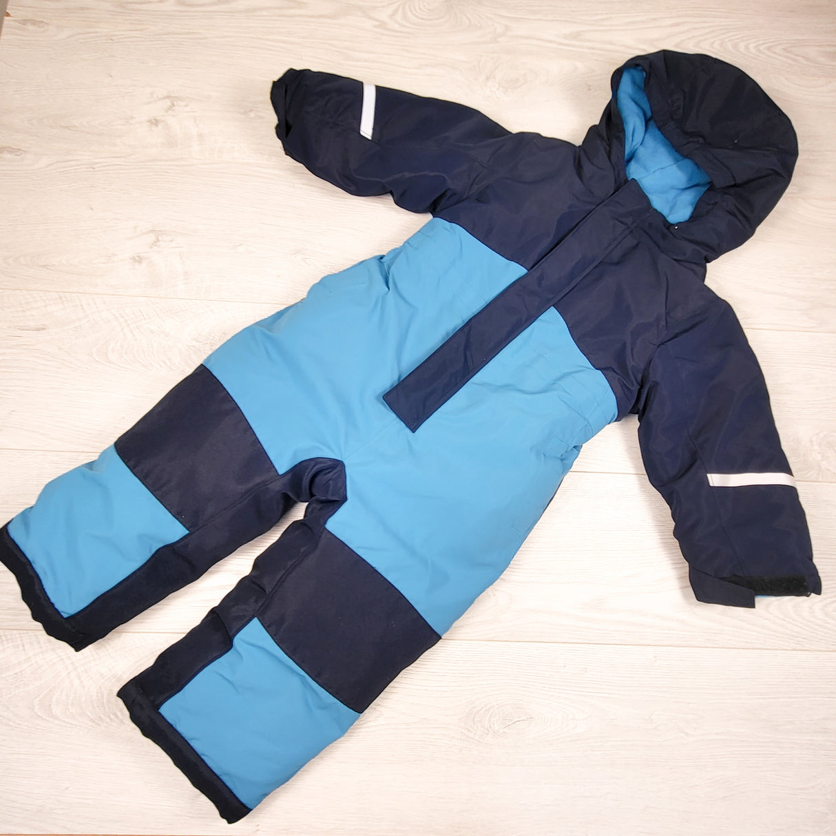 George navy and blue fleece lined snowsuit. Size 3T