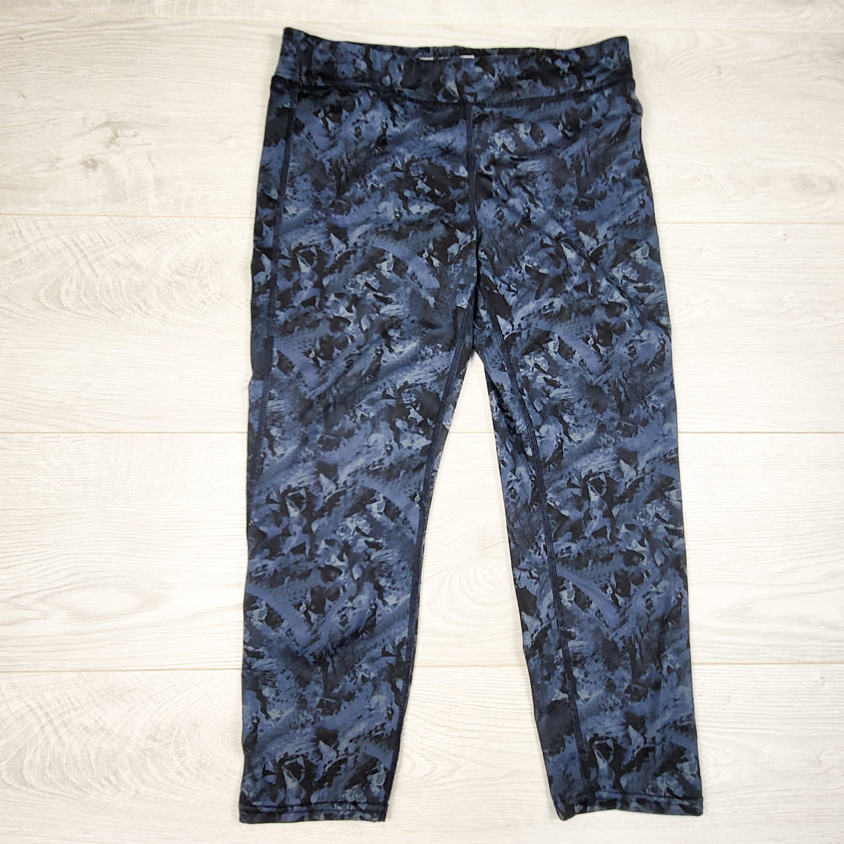 Lole blue patterned cropped active leggings. Size 14/16