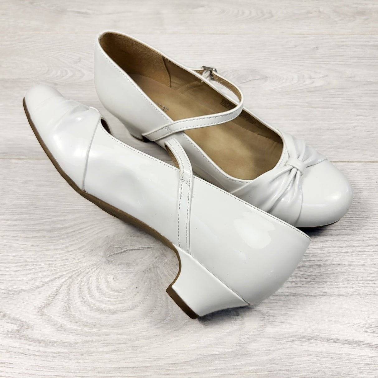 Children's Place white heeled dress shoes. Youth size 4