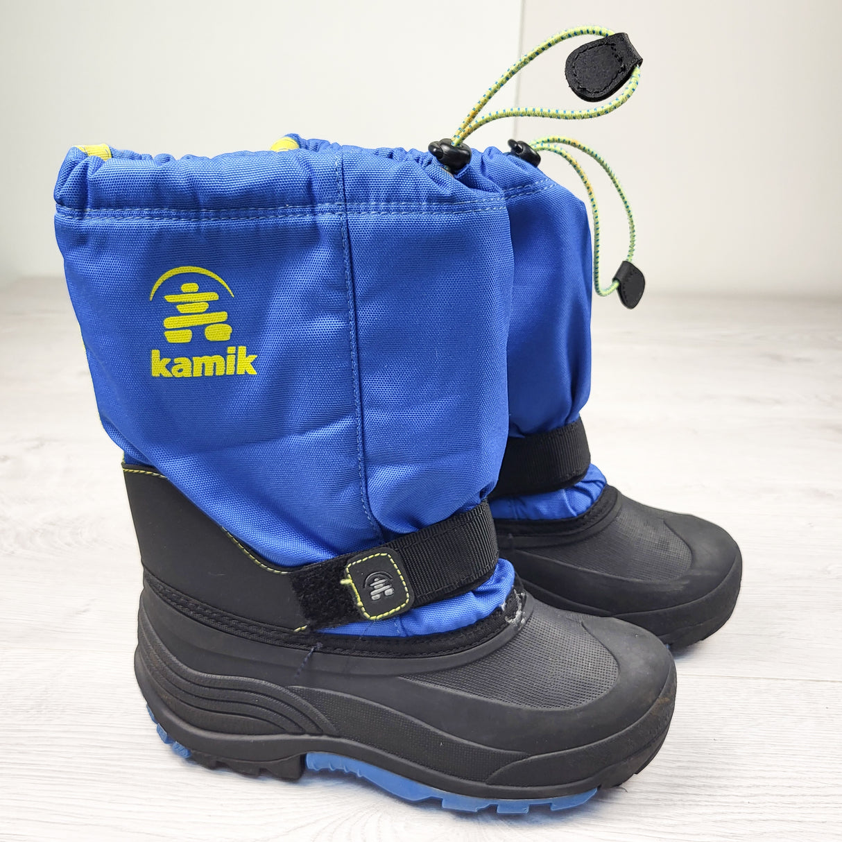 Kamik blue snow boots. Youth size 5