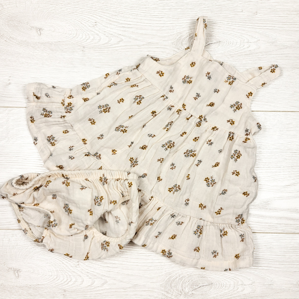 Little Planet WHITE (not beige) floral print muslin cotton dress + cover. Size 3 months