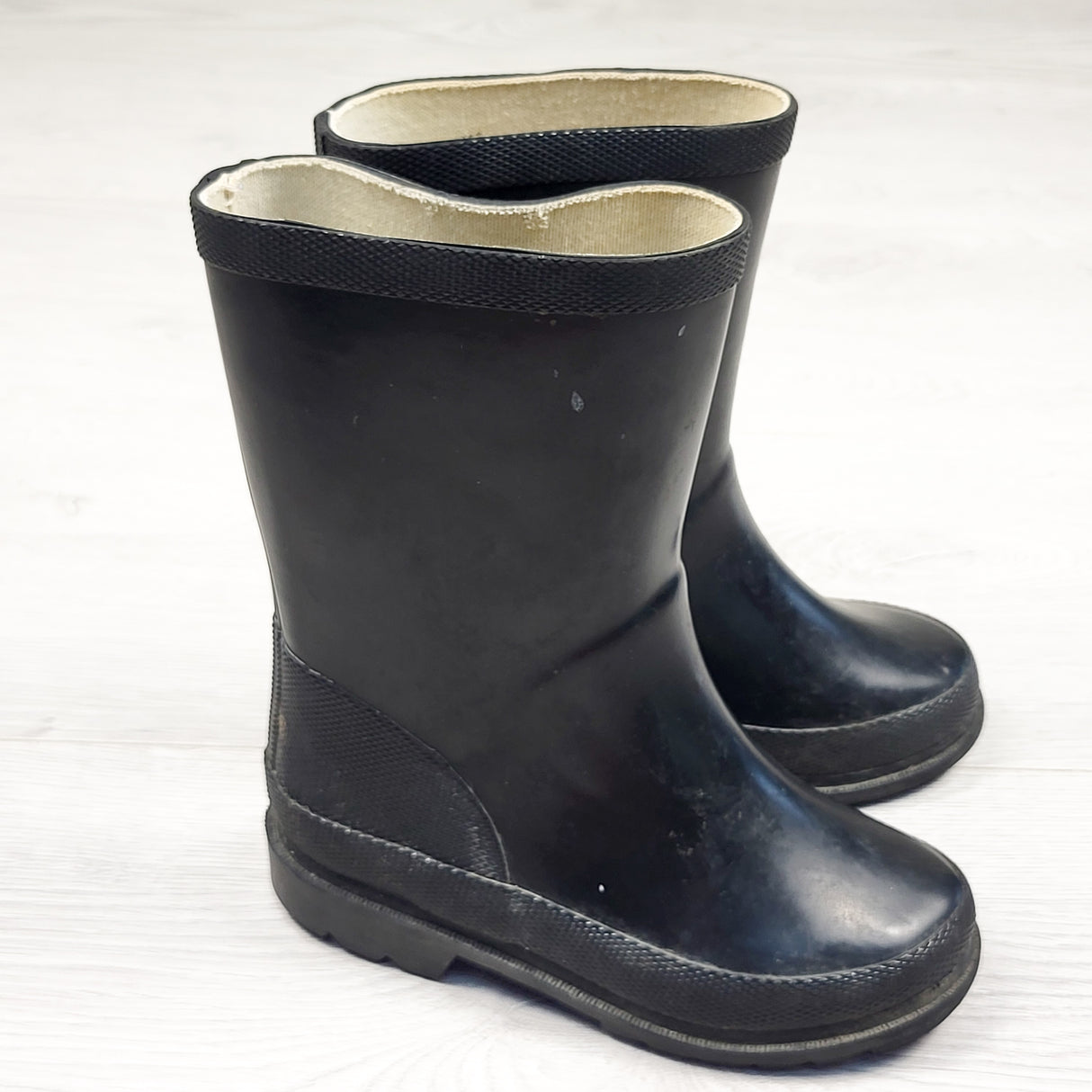 Black rubber rain boots. Size 7