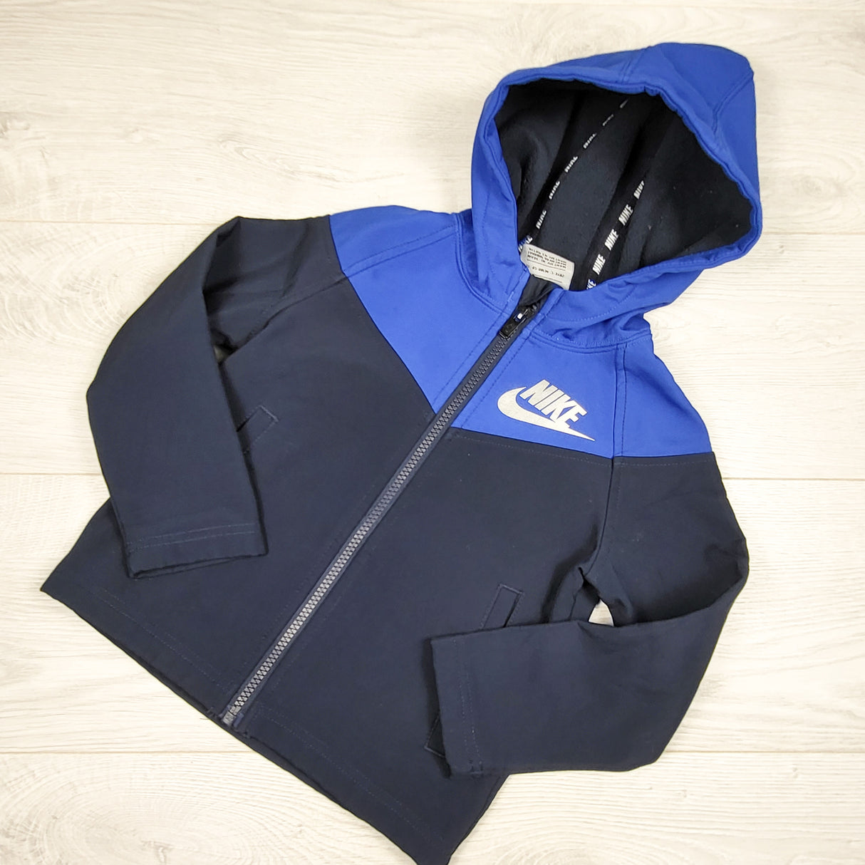 Nike navy and blue hooded water resistant jacket. Size 2/3T