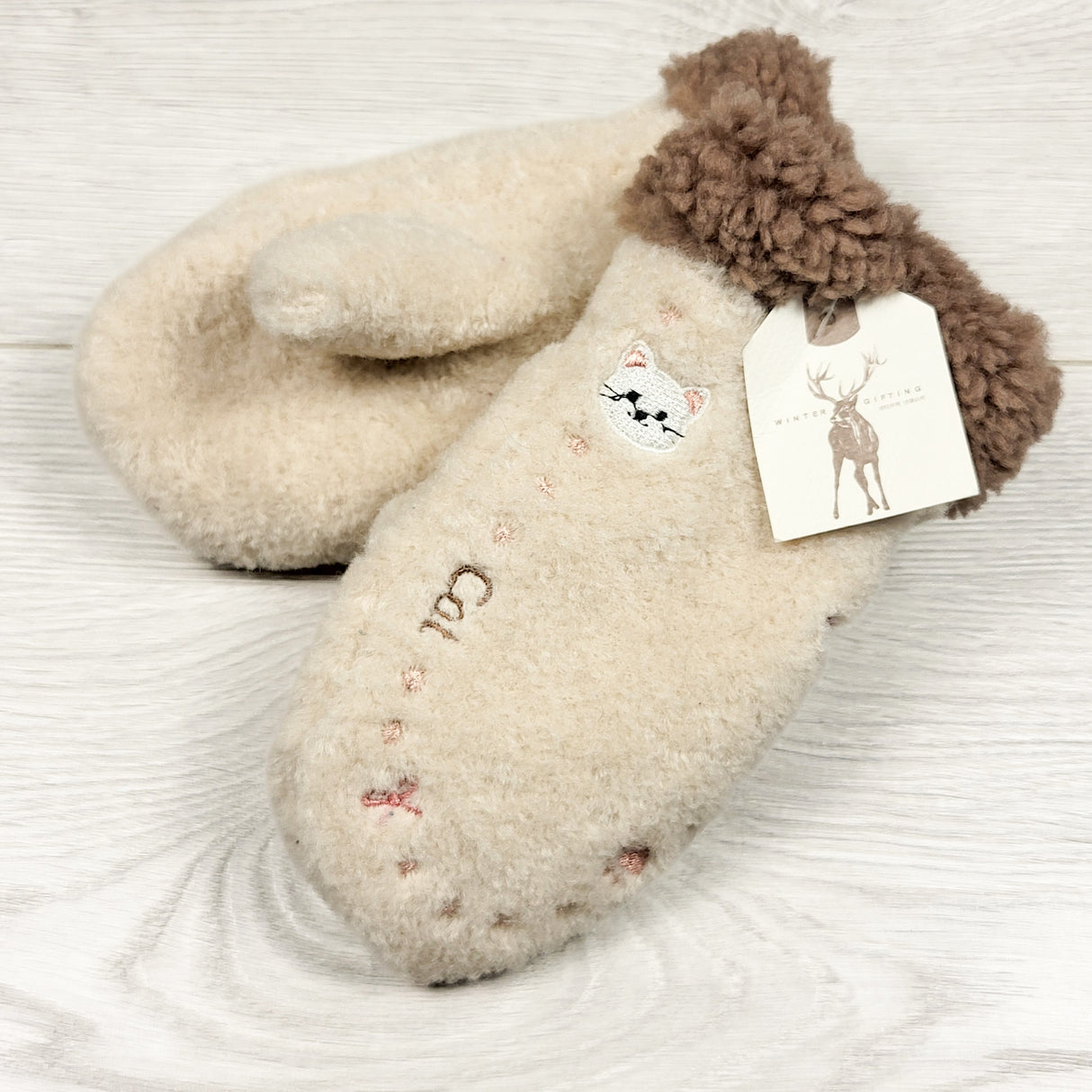 NEW - Winter Gifting fleece mittens. Size 2-4T