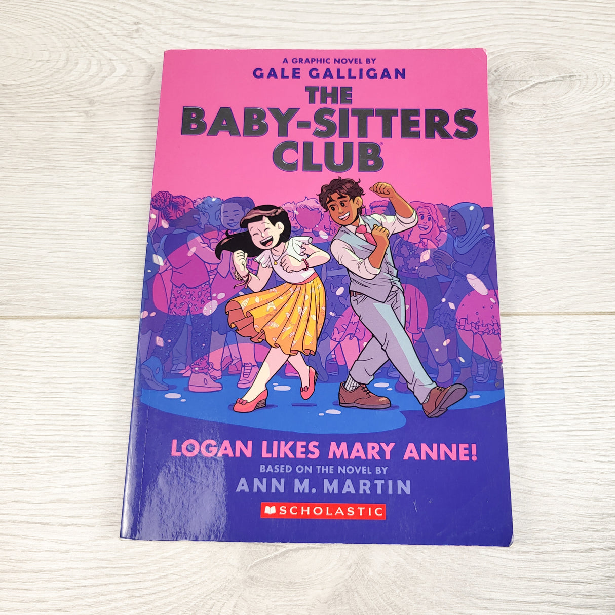 The Baby-Sitter's Club: Logan Likes Mary Anne. Soft cover graphic novel