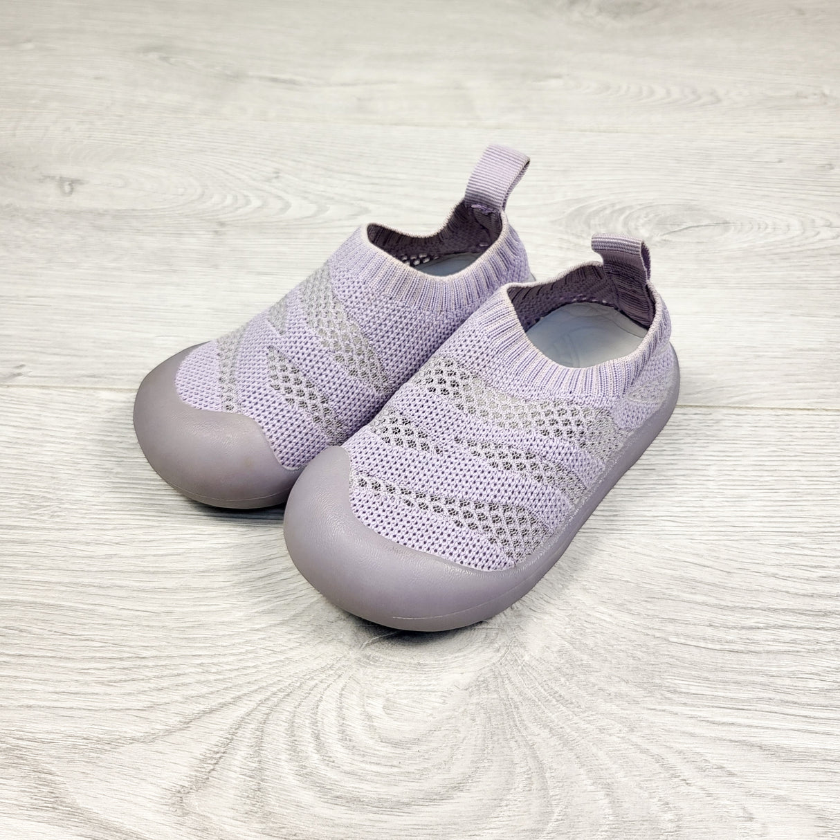 Stonz purple knit "Roamer" water shoes. Size 6