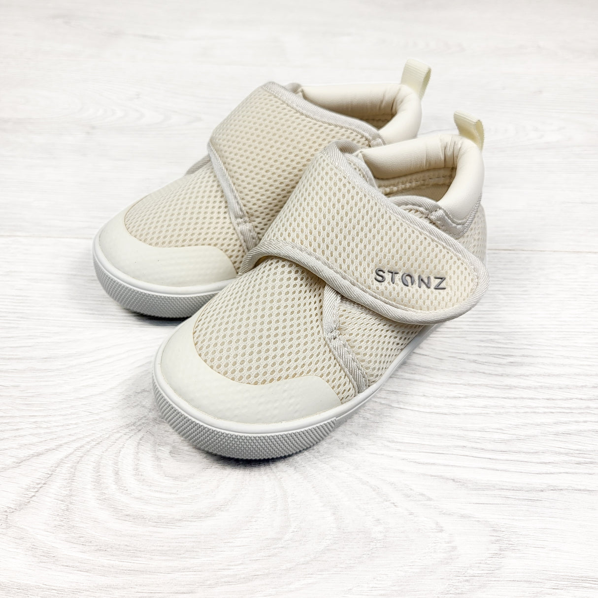 Stonz ivory "Cruiser" shoes. Size 6T (shoe size 8 toddler)