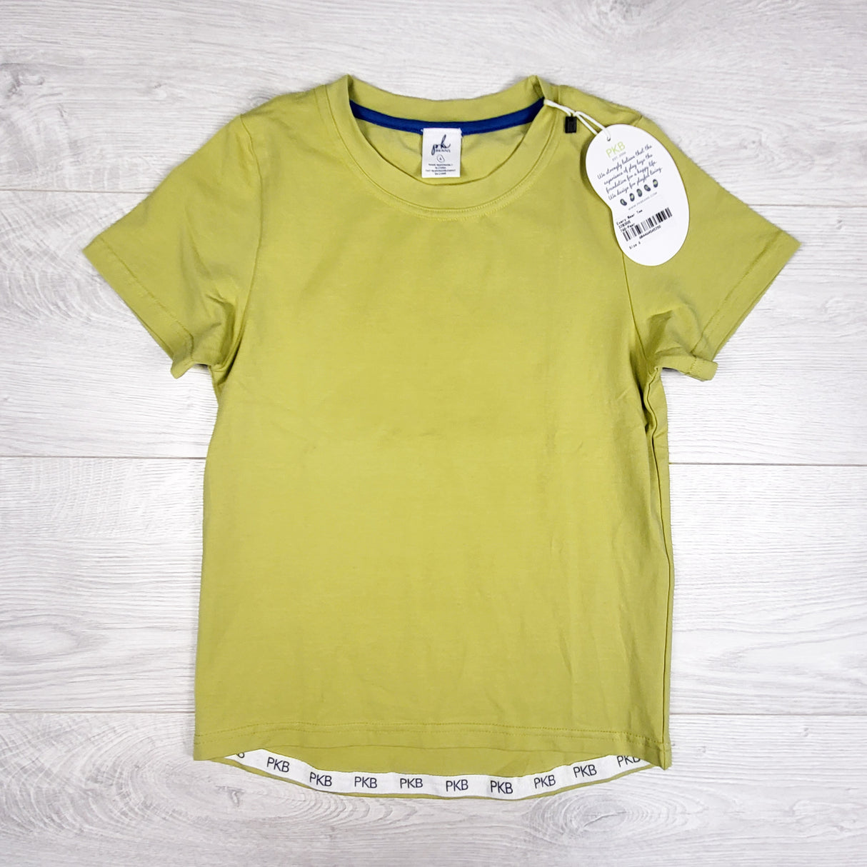NEW - Peekaboo Beans Every Wear tee in "pear" colour. Size 6