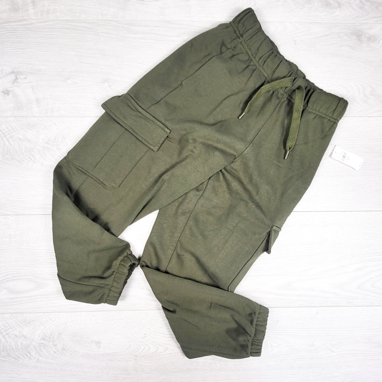 NEW - Old Navy green fleecy lined cargo joggers. Size 6/7
