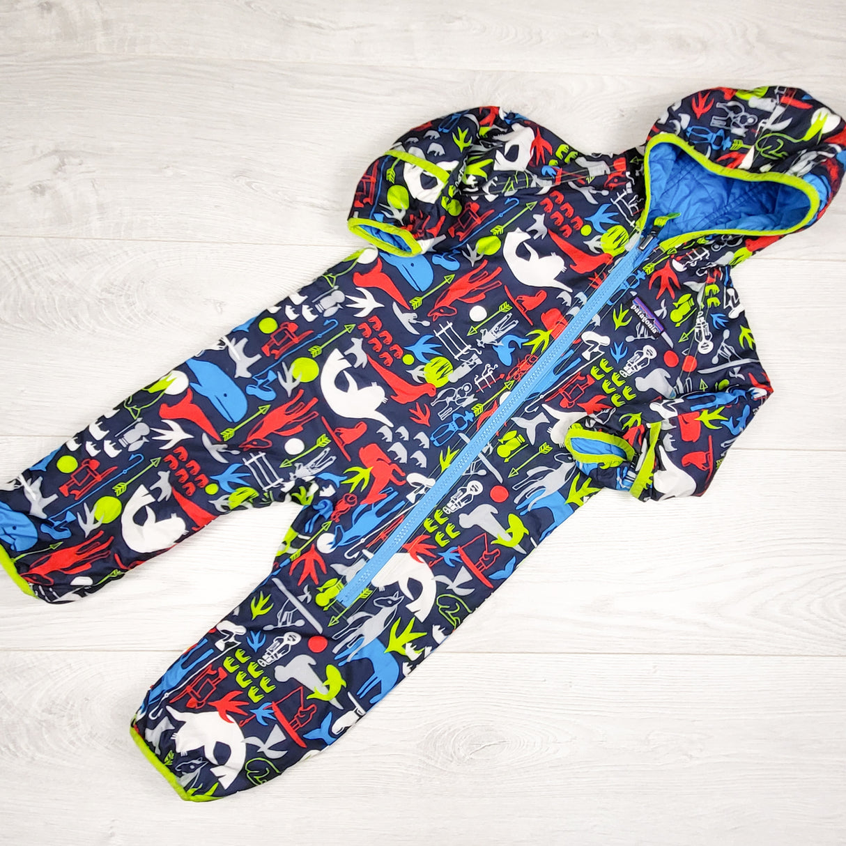 Patagonia reversible Puff Ball bunting suit. Measures as 6-12 months