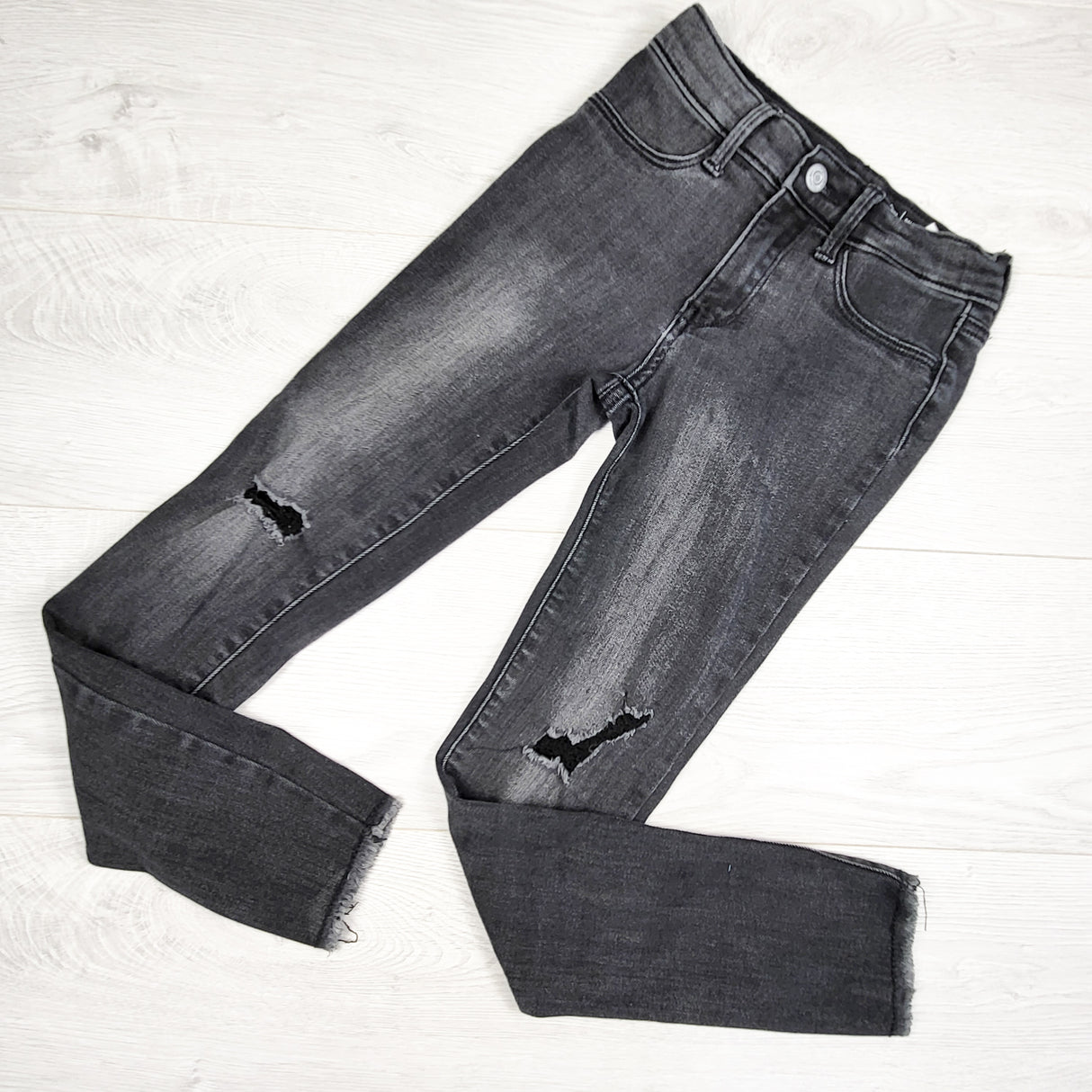 Old Navy grey distressed ballerina jeggings. Size 10