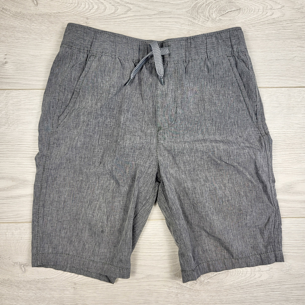 Old Navy grey lightweight hybrid shorts. Size 5T