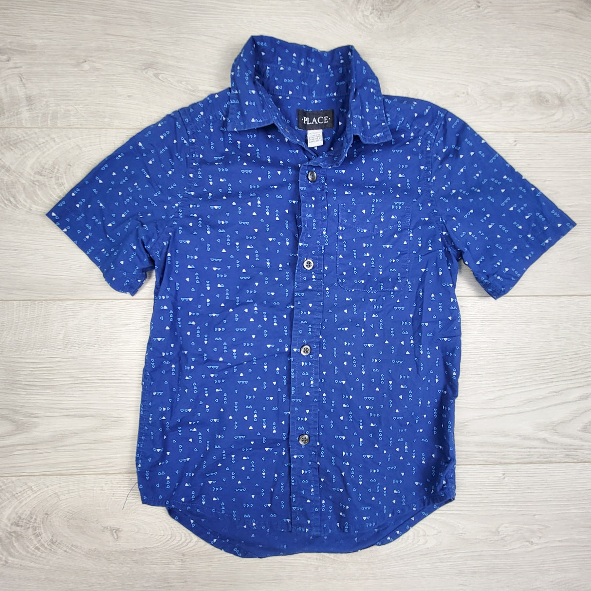 Children's Place blue patterned button down shirt. Size 5/6