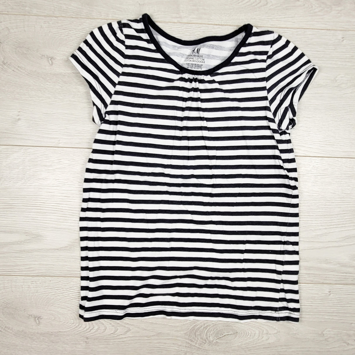 H and M black and white striped organic cotton t-shirt. Size 6-8 years