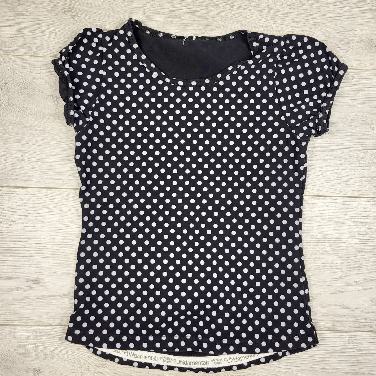 Peekaboo Beans black polka dot t-shirt. Size 6