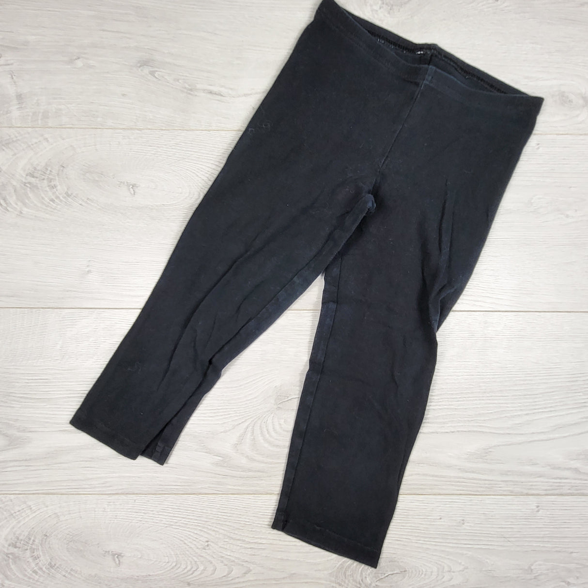 Old Navy black cropped leggings. Size 8
