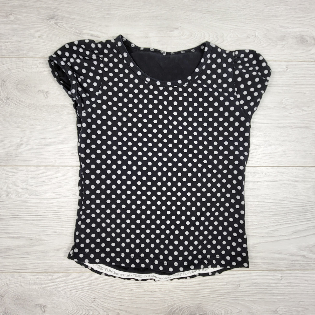 Peekaboo Beans black polka dot t-shirt. Size 4T