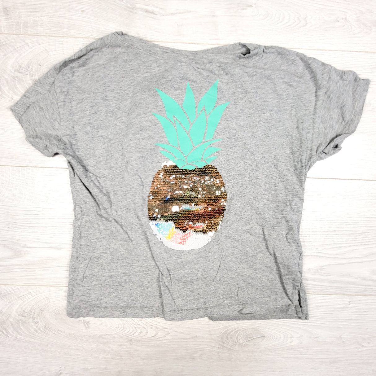 Gap grey t-shirt with flip sequin pineapple. Size medium(8)