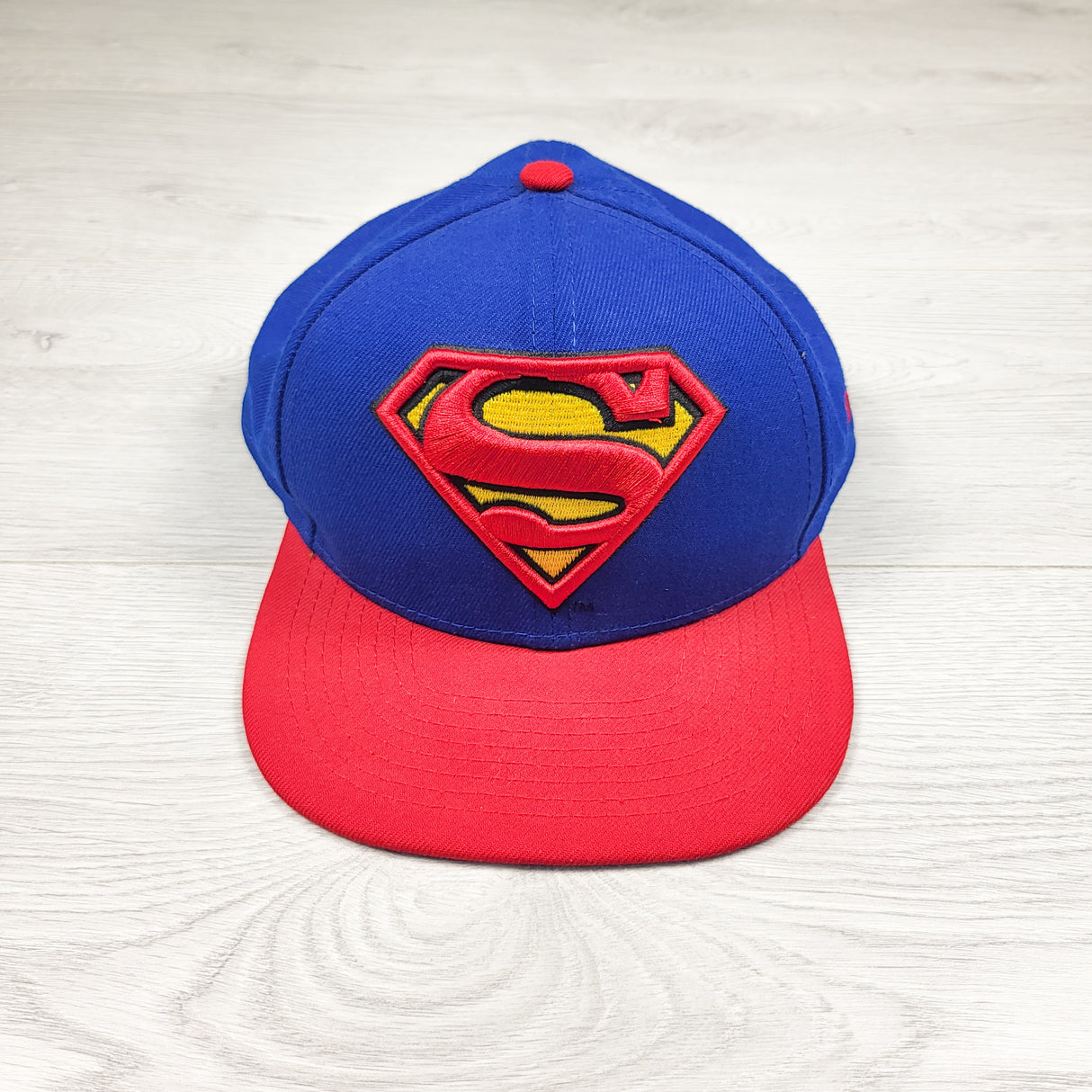 DC Comic Superman snapback cap. Youth sized