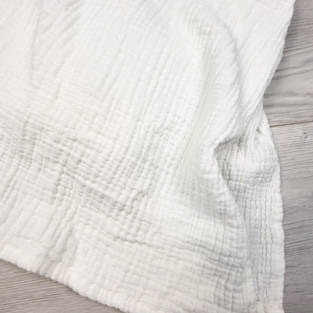 Littles by GlucksteinHome Crinkle Cotton Crib Bed Skirt