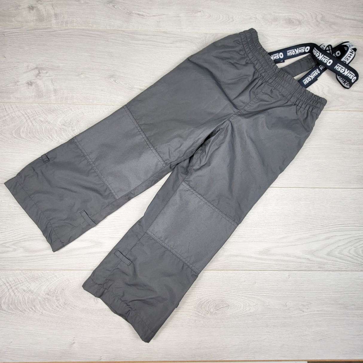 Oshkosh grey snow pants. Size 5T
