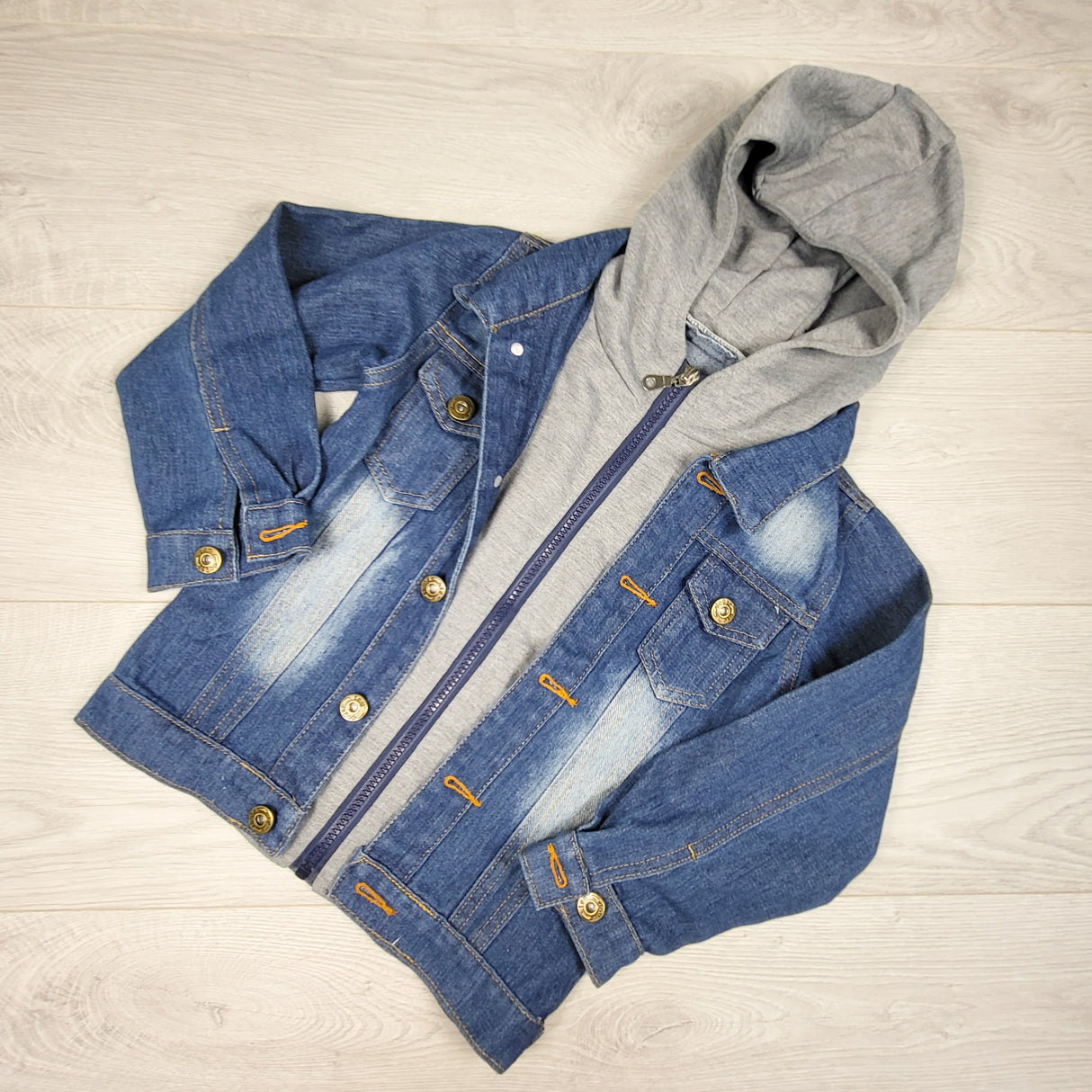 Hooded 2-in-1 denim jacket. Approx 5T