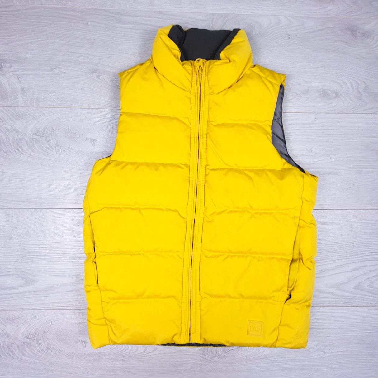 Gap yellow puffer vest. Size 6/7