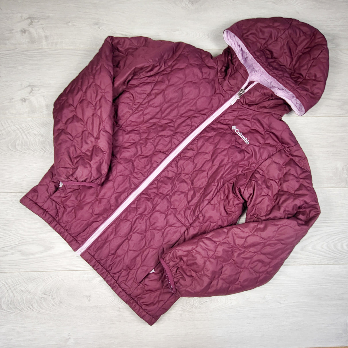 Columbia "berry" coloured minky lined quilted hooded jacket. Size 14/16