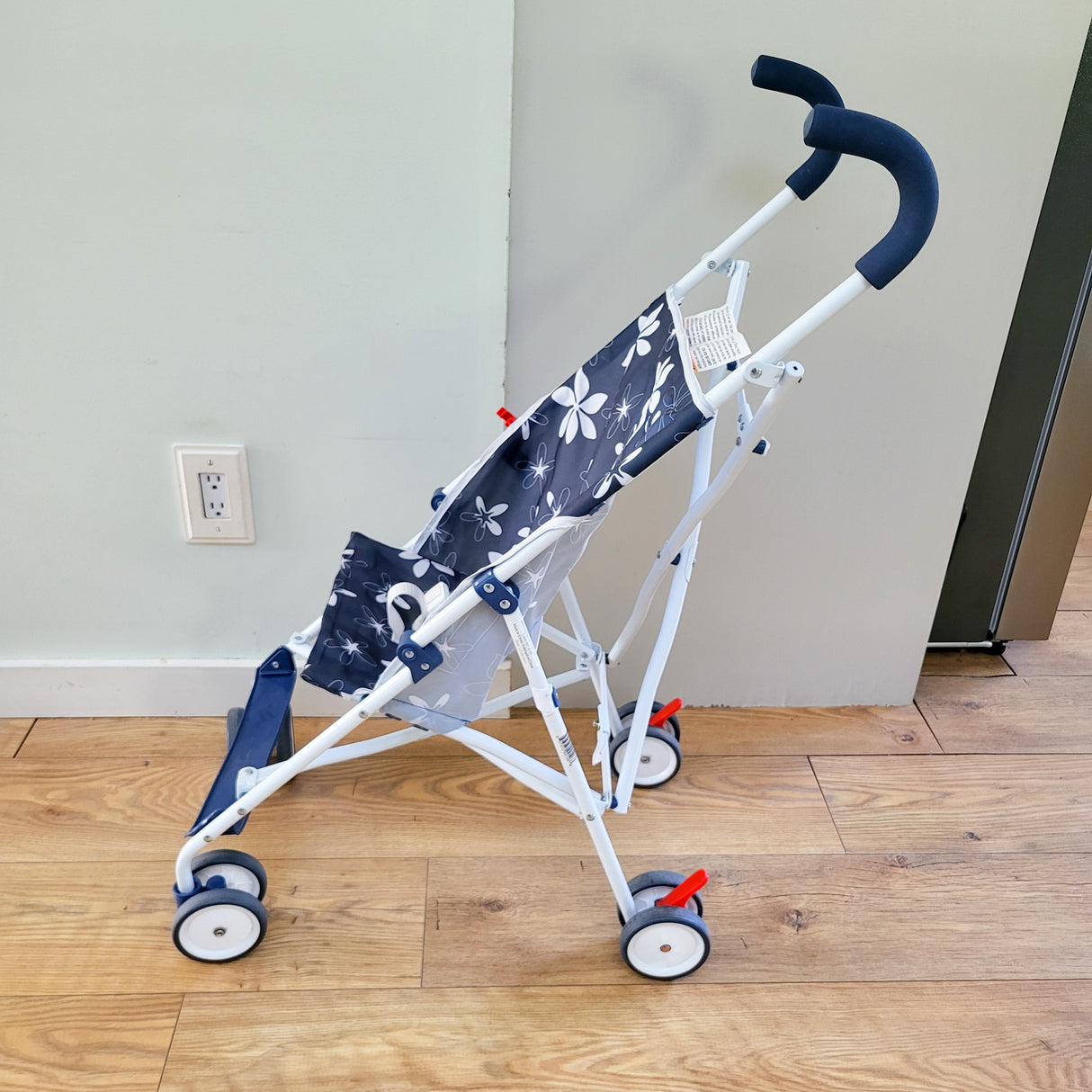 Floral print lightweight umbrella stroller (sorry, no shipping)