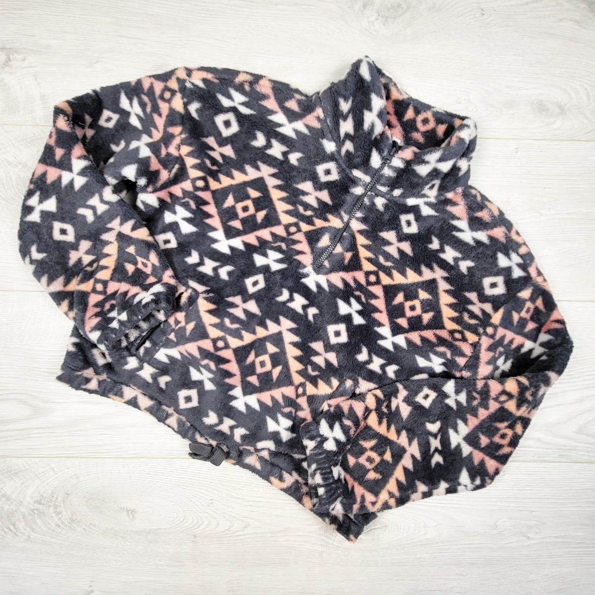 Old Navy grey and pink patterned cropped fleece pullover jacket. Size 8