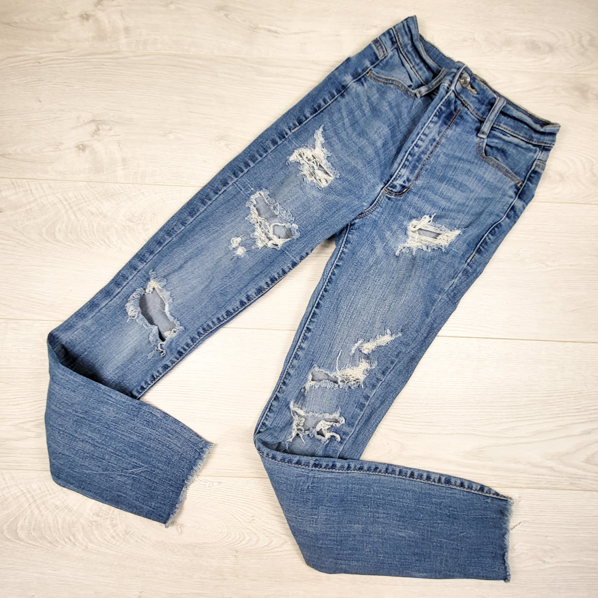 Garage distressed skinny jeans. Size 0 (adult)