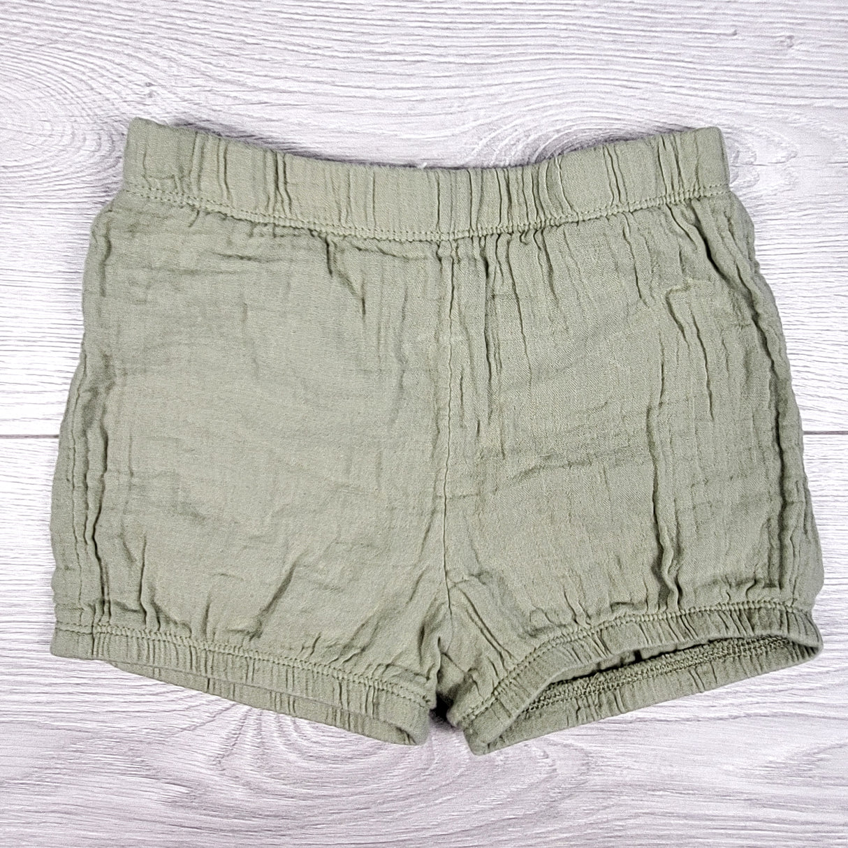 Little Planet green organic muslin cotton shorts. Size 5T