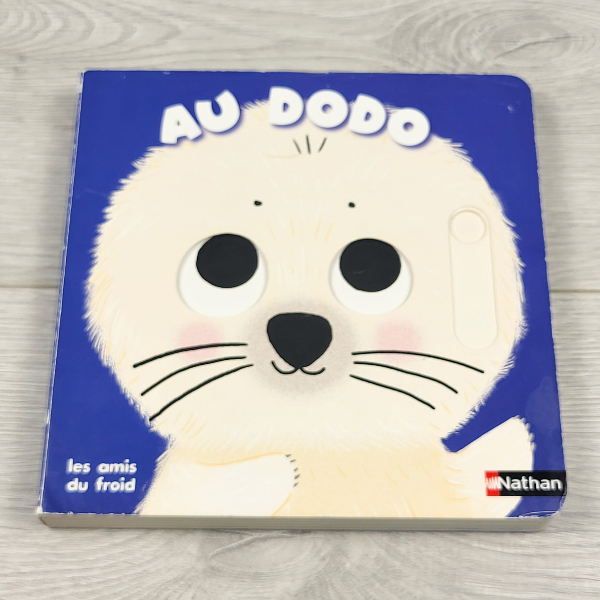 Au Dodo. French language board book with tab to move eyes on each page.