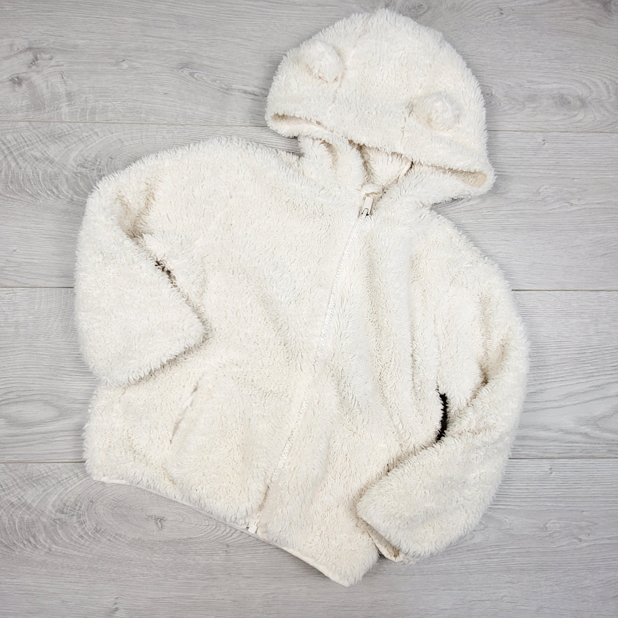 Old Navy white faux fur hoodie. Size 5T