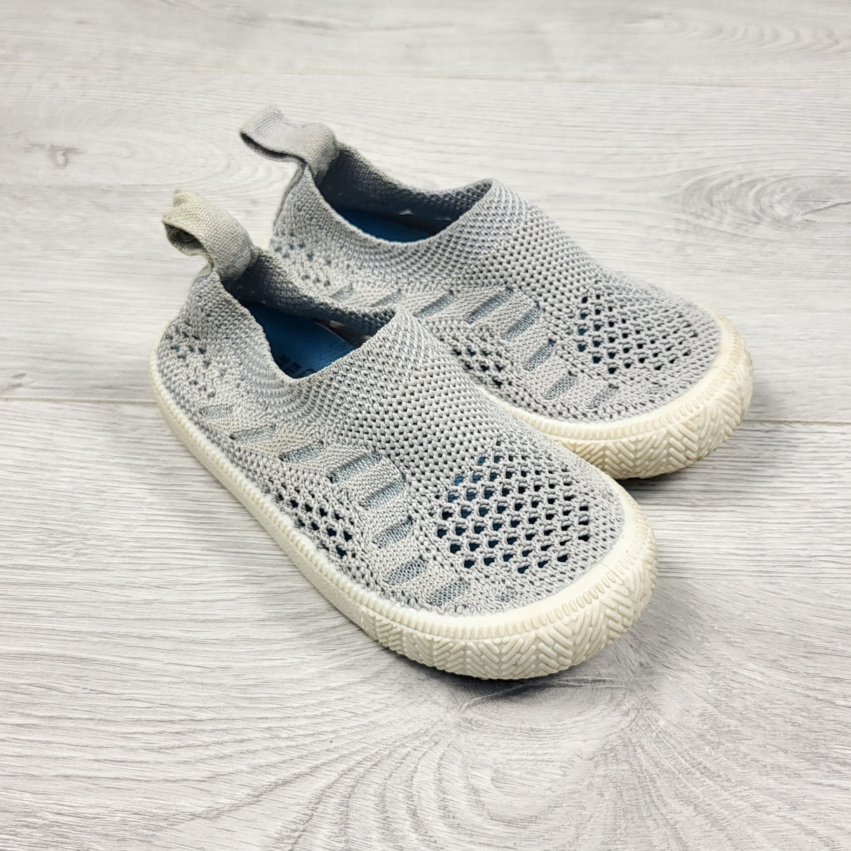 Jan and Jul grey "Breeze Knit" slip-on shoes. Size 6