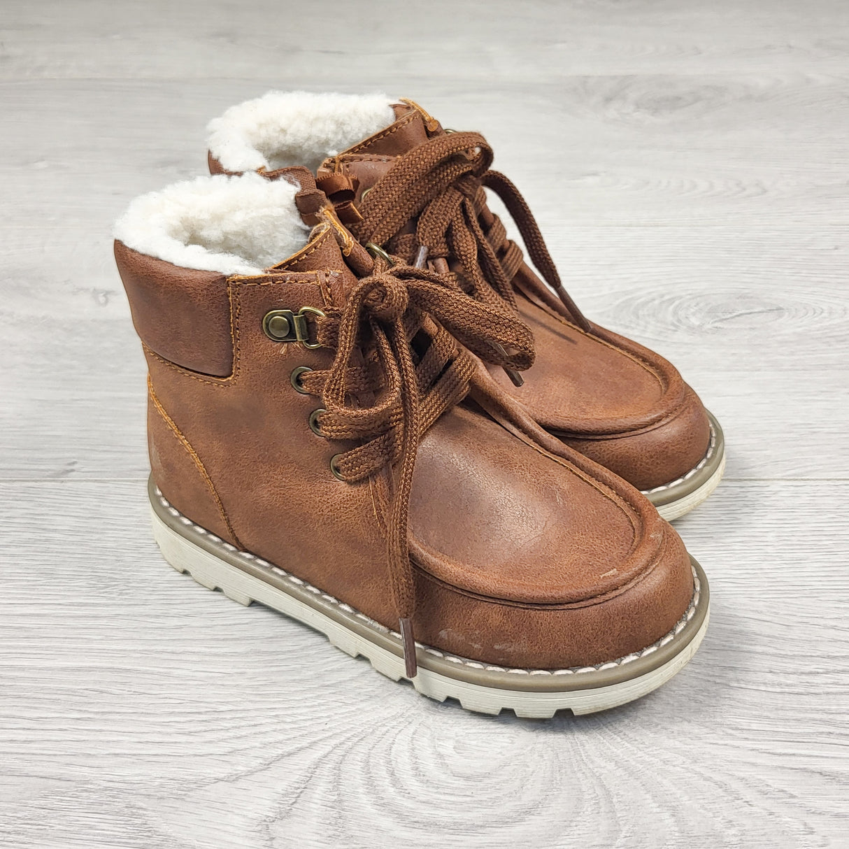 Old Navy tan faux leather lace up boots. Size 9