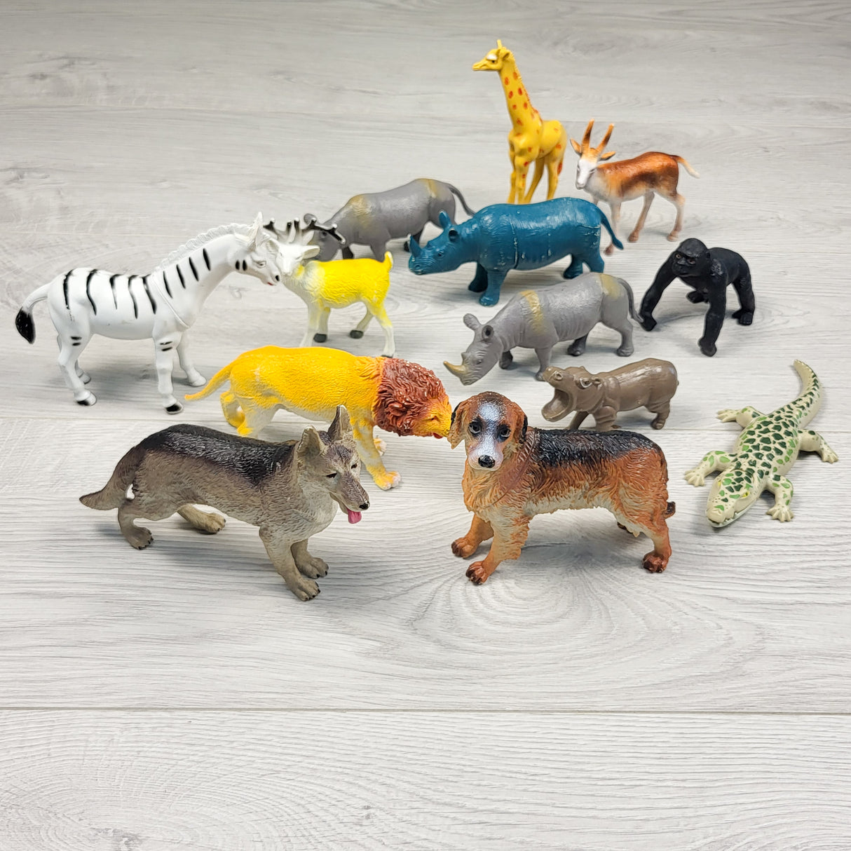 Random animal figure lot (a few vintage ones)