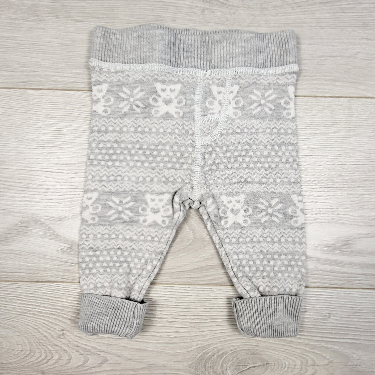 George light grey and white sweater leggings with bears. Size 3 months